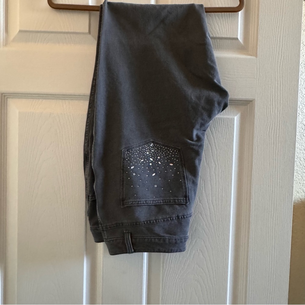 Dream Jeannes Quacker Factory Size 10 Short Stretchy Jeans Beaded pockets Gray